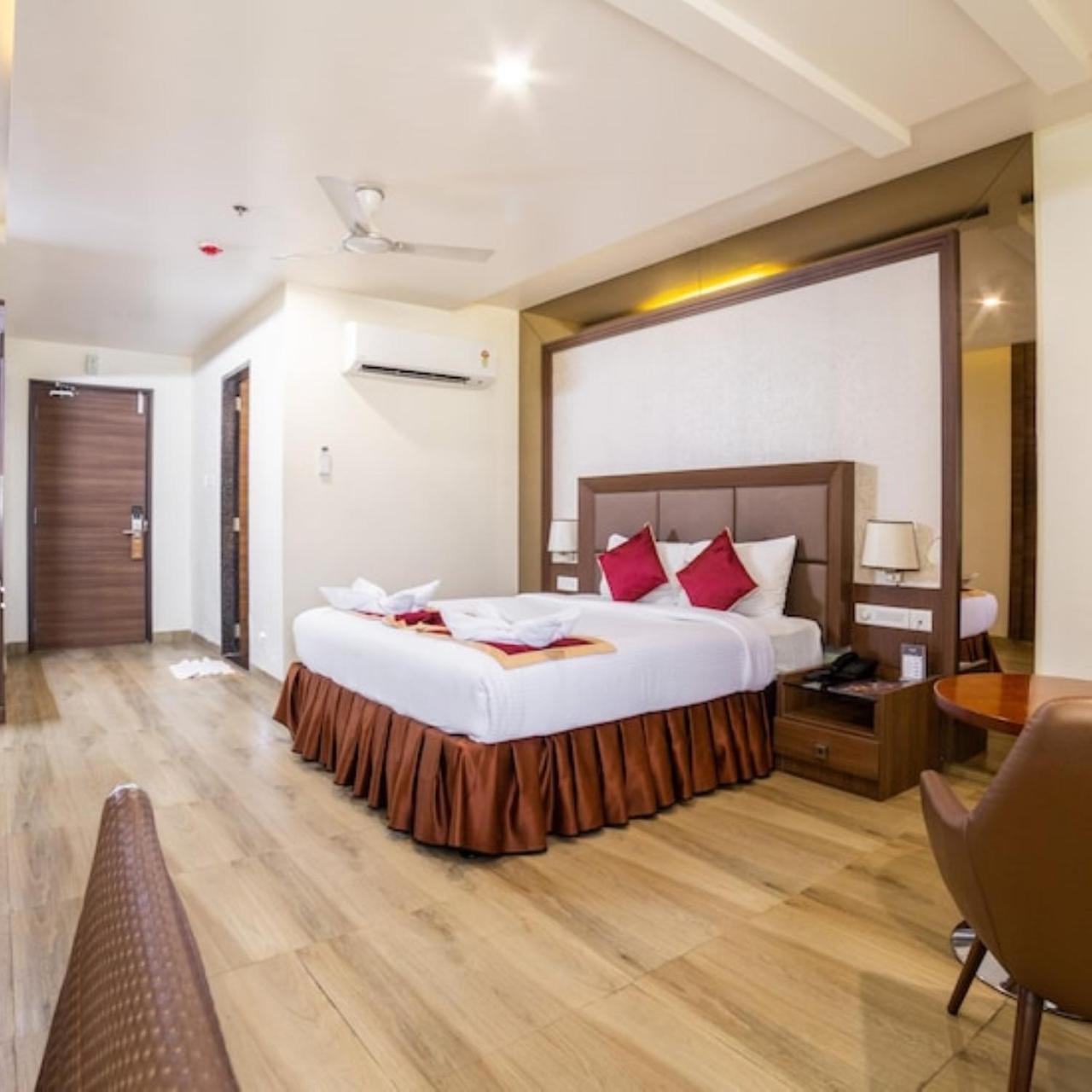 Hotel Svm Grand Medipally Hyderabad Ngoại thất bức ảnh