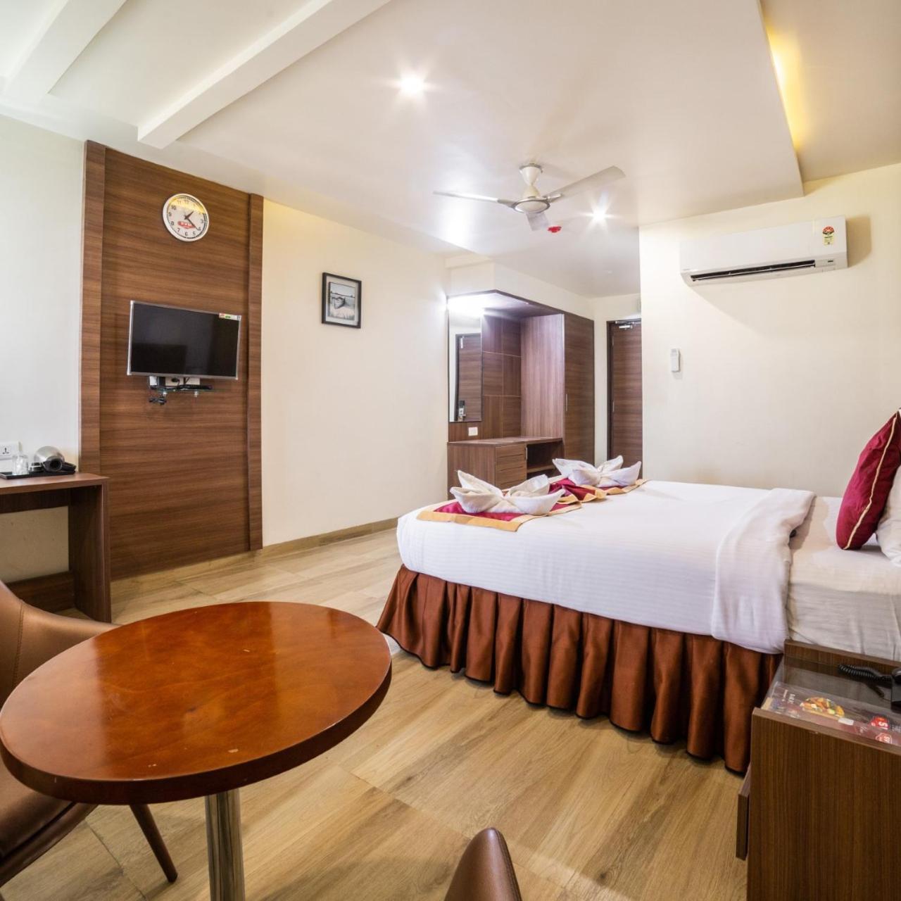 Hotel Svm Grand Medipally Hyderabad Ngoại thất bức ảnh