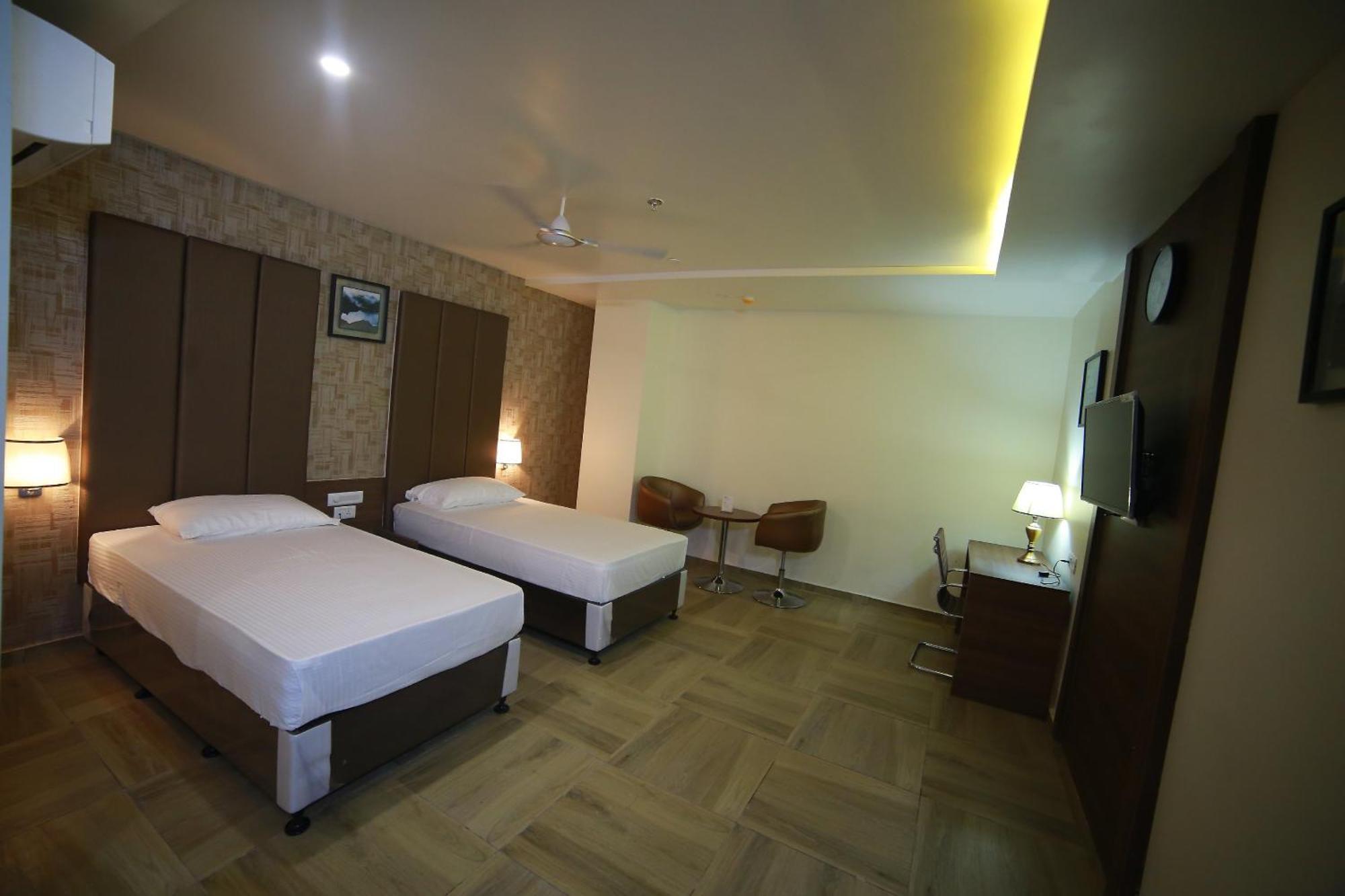 Hotel Svm Grand Medipally Hyderabad Ngoại thất bức ảnh