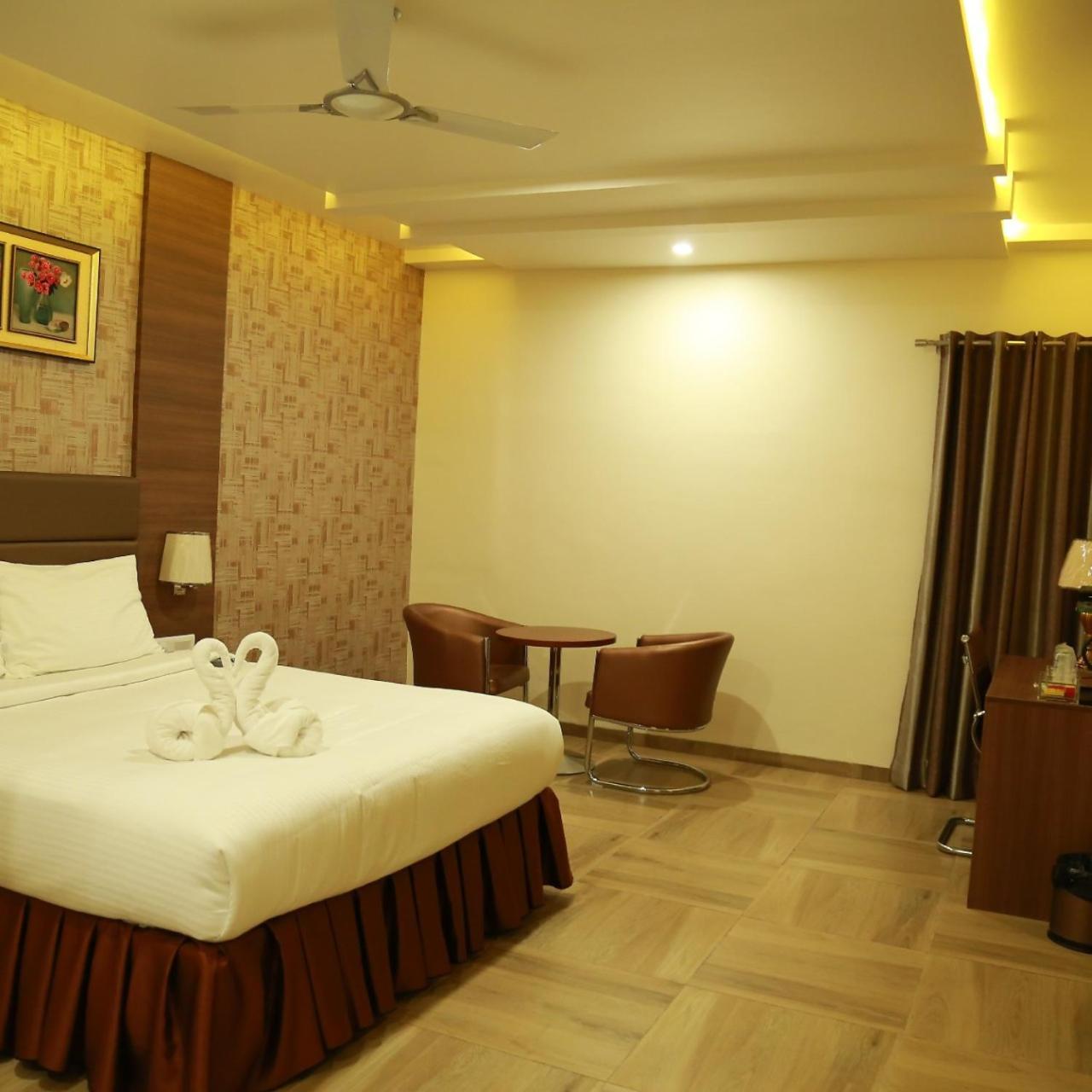 Hotel Svm Grand Medipally Hyderabad Ngoại thất bức ảnh